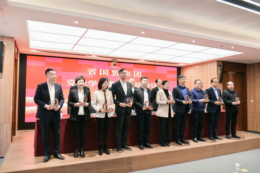 1649659414466311KsGq.jpg 颁奖.jpg